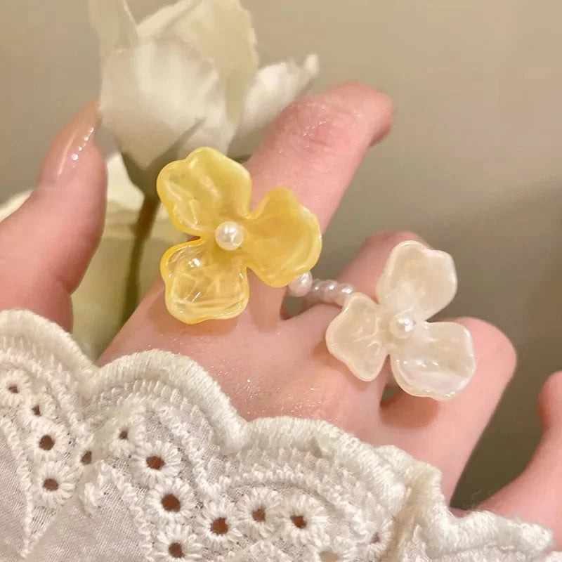Imitation Pearl Acrylic Flower Rings Sweet Handmade Elastic Rope Romantic Jewelry Gift for Women Girl Fashion