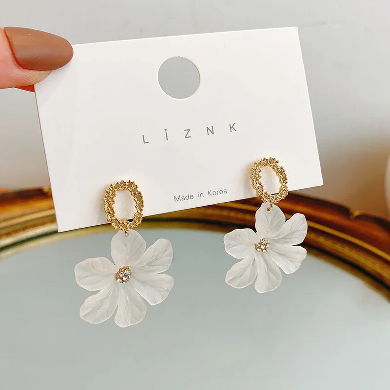 White Flower Dangle Earrings for Women Acrylic Big Floral Metal Circle Drop Earrings Korean Fashion Cute Girl Party Jewelry Gift