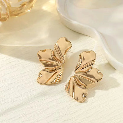 Retro Golden Metal Leaf Drop Earrings for Women Three Petal Petals Flowers Dangle Earrings Wedding Party Simple Trendy Jewelry
