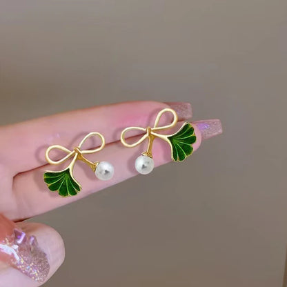 LATS 2025 Asymmetry Imitation Pearl Gardenias Stud Earrings for Women Girl New Fashion Flower Temperament Jewelry Accessories