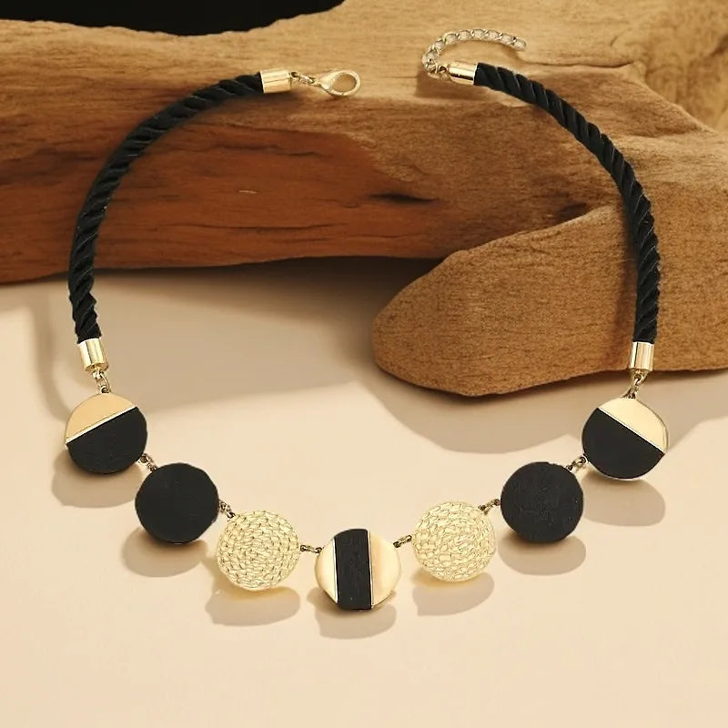 Necklace for Women Black Rope Chains Round Disc Pendant Choker Girls Gifts Fashion Jewelry Hot Sale Party Gift 2025 New Style