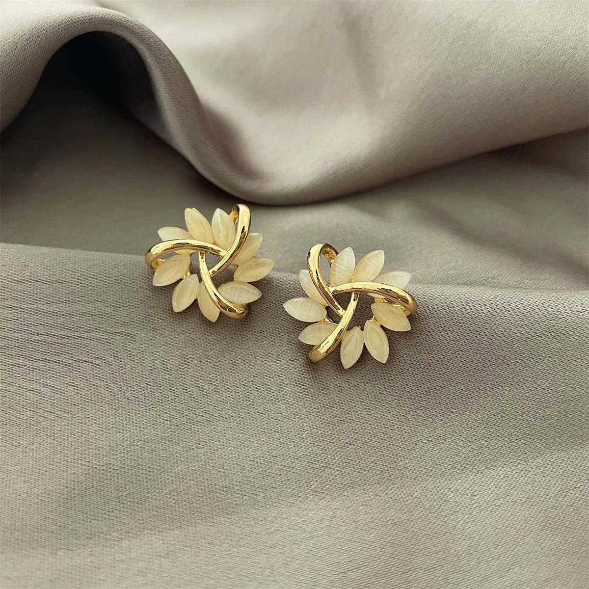 Exquisite Opal Flower Stud Earrings For Women Korean Shiny Crystal Imitation Pearl Floral Leaves Earring Wedding Party Jewelry