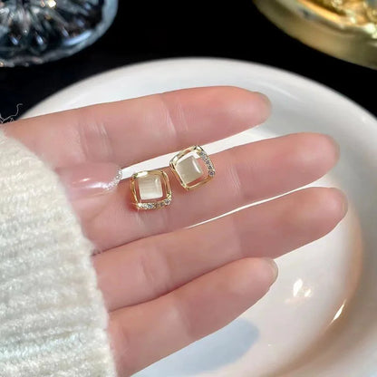 Exquisite Hollow Square Opal Crystal Stud Earrings for Women New Fashion Beautiful Crystal Ear Jewelry Wholesale