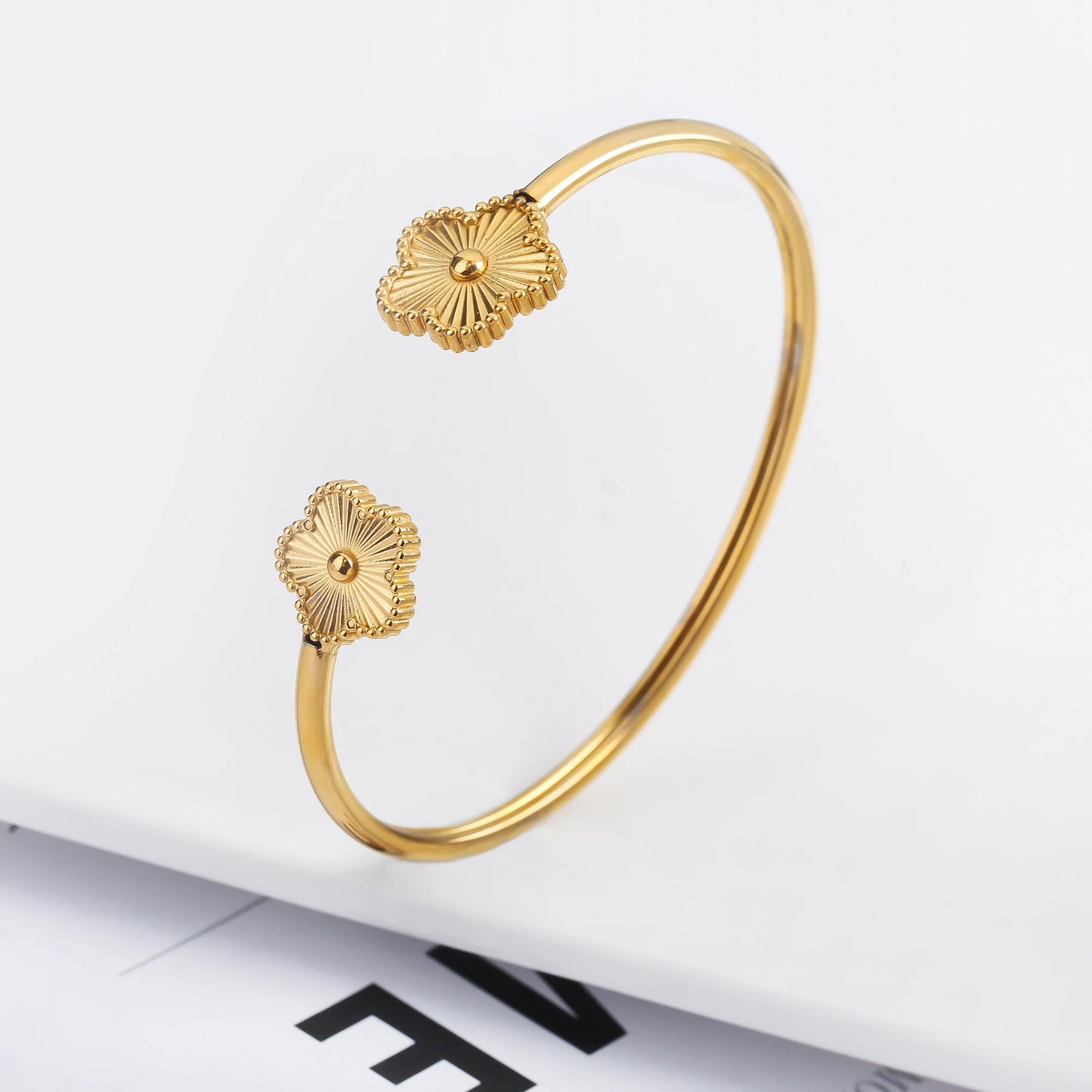 Fashionable New Design Stainless Steel Metal Gold Silver Five Leaf Flower Bracelet High Quality Women's Temperament Gift Clover