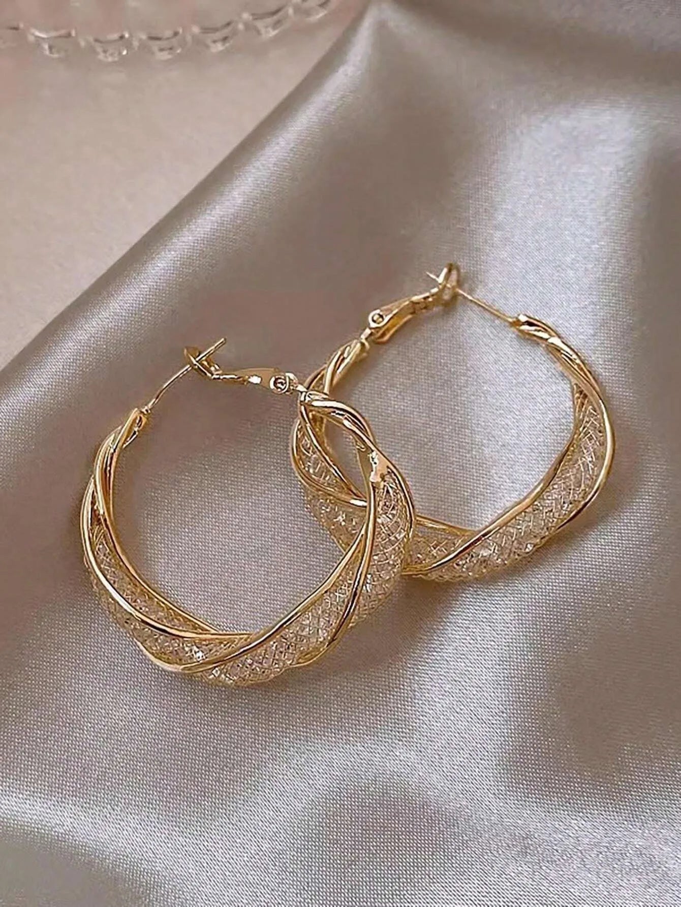 Gorgeous Intertwined Gold Color Hoop Earrings With Intricate Mesh Stylish Style Earrings For Women Party Gift Jewelry