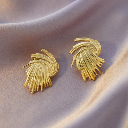 Gold Color Metal Weaving Wing Stud Earrings for Female Fashion Sweet Geometry Wedding Jewelry Romantic Valentine's Day Gift