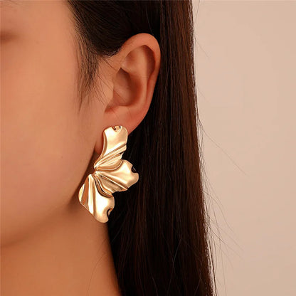 Retro Golden Metal Leaf Drop Earrings for Women Three Petal Petals Flowers Dangle Earrings Wedding Party Simple Trendy Jewelry
