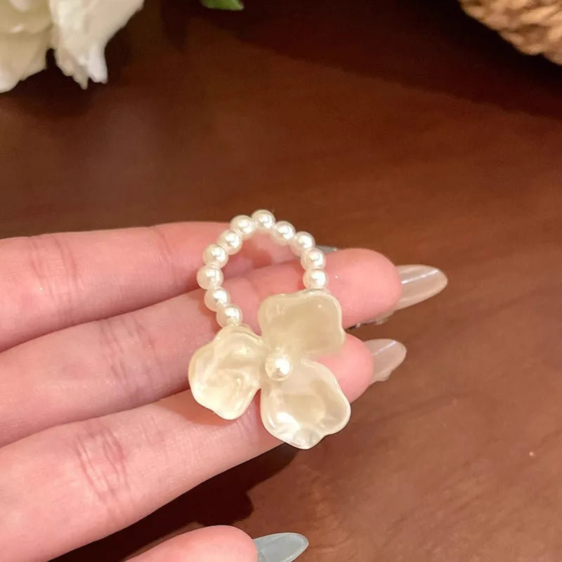 Imitation Pearl Acrylic Flower Rings Sweet Handmade Elastic Rope Romantic Jewelry Gift for Women Girl Fashion
