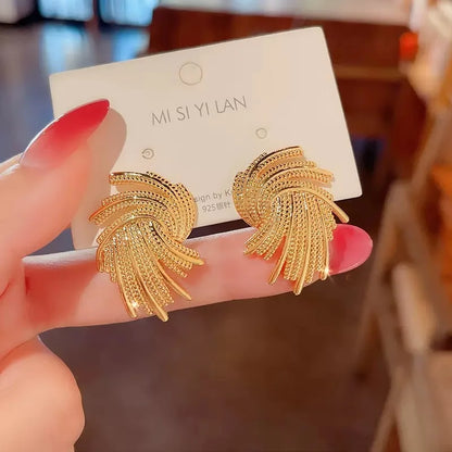Gold Color Metal Weaving Wing Stud Earrings for Female Fashion Sweet Geometry Wedding Jewelry Romantic Valentine's Day Gift