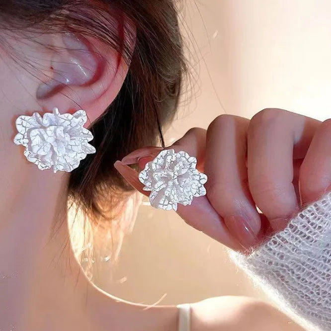 White Flower Dangle Earrings for Women Acrylic Big Floral Metal Circle Drop Earrings Korean Fashion Cute Girl Party Jewelry Gift