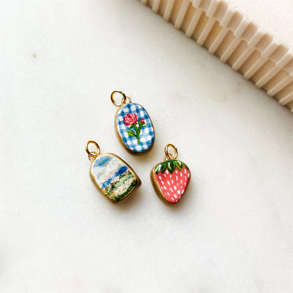 Colorful dopamine pendant with oil droplets, strawberry, crab, heart, shell pattern, color preservation