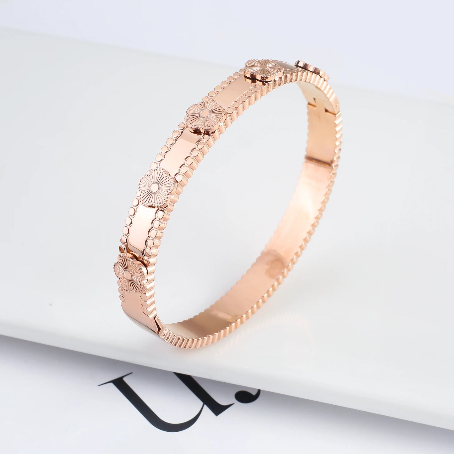 Fashionable New Design Stainless Steel Metal Gold Silver Five Leaf Flower Bracelet High Quality Women's Temperament Gift Clover