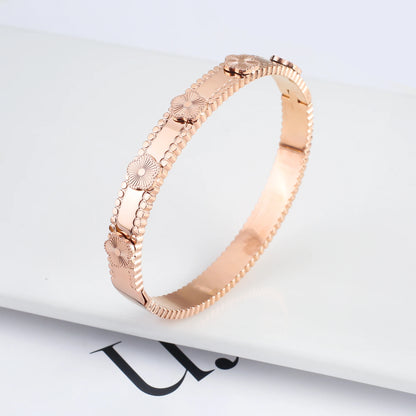 Fashionable New Design Stainless Steel Metal Gold Silver Five Leaf Flower Bracelet High Quality Women's Temperament Gift Clover