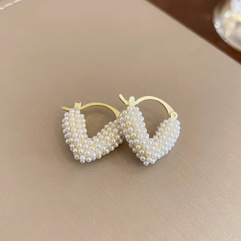 Brincos de argola vazados em formato de coração colorido para mulheres, design coreano doce, fivela de orelha, joia de festa temperamental e estilosa fofa