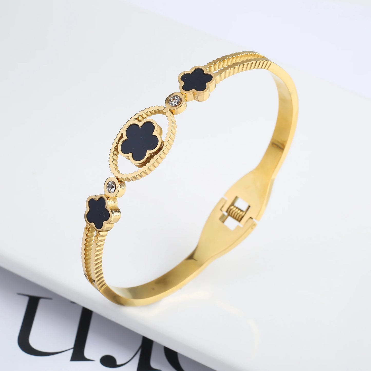 Fashionable New Design Stainless Steel Metal Gold Silver Five Leaf Flower Bracelet High Quality Women's Temperament Gift Clover